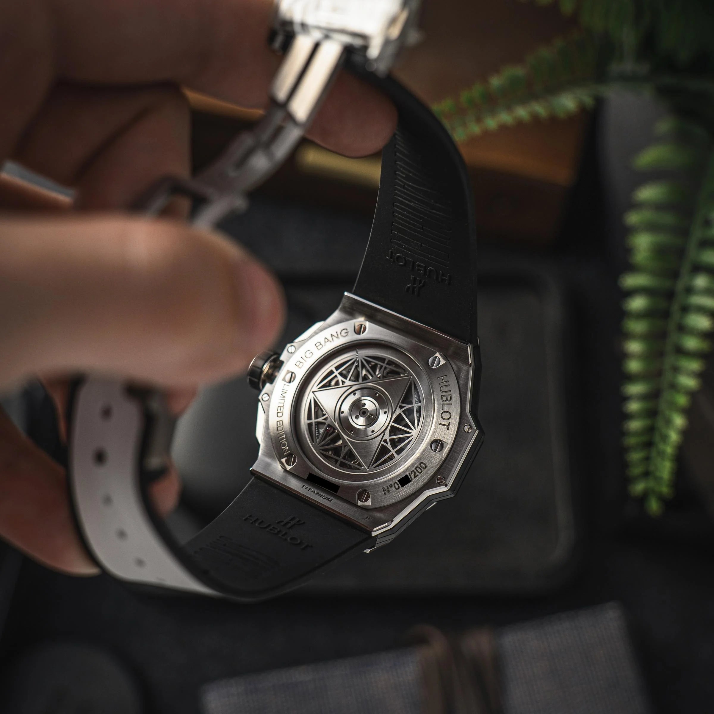 Relógio Big Bang Master Grade Full Sphire Glsss H